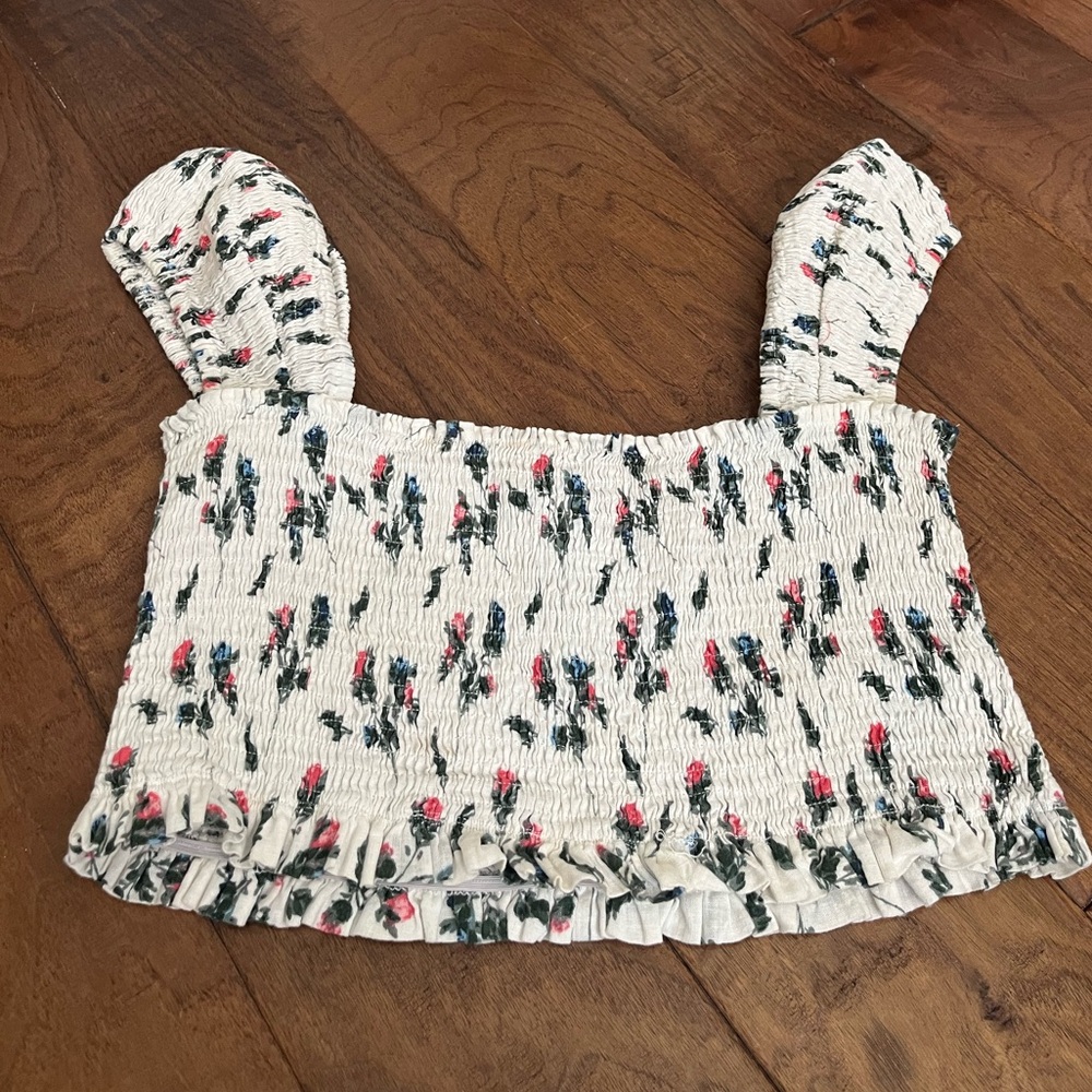 Etiquette floral cropped top.